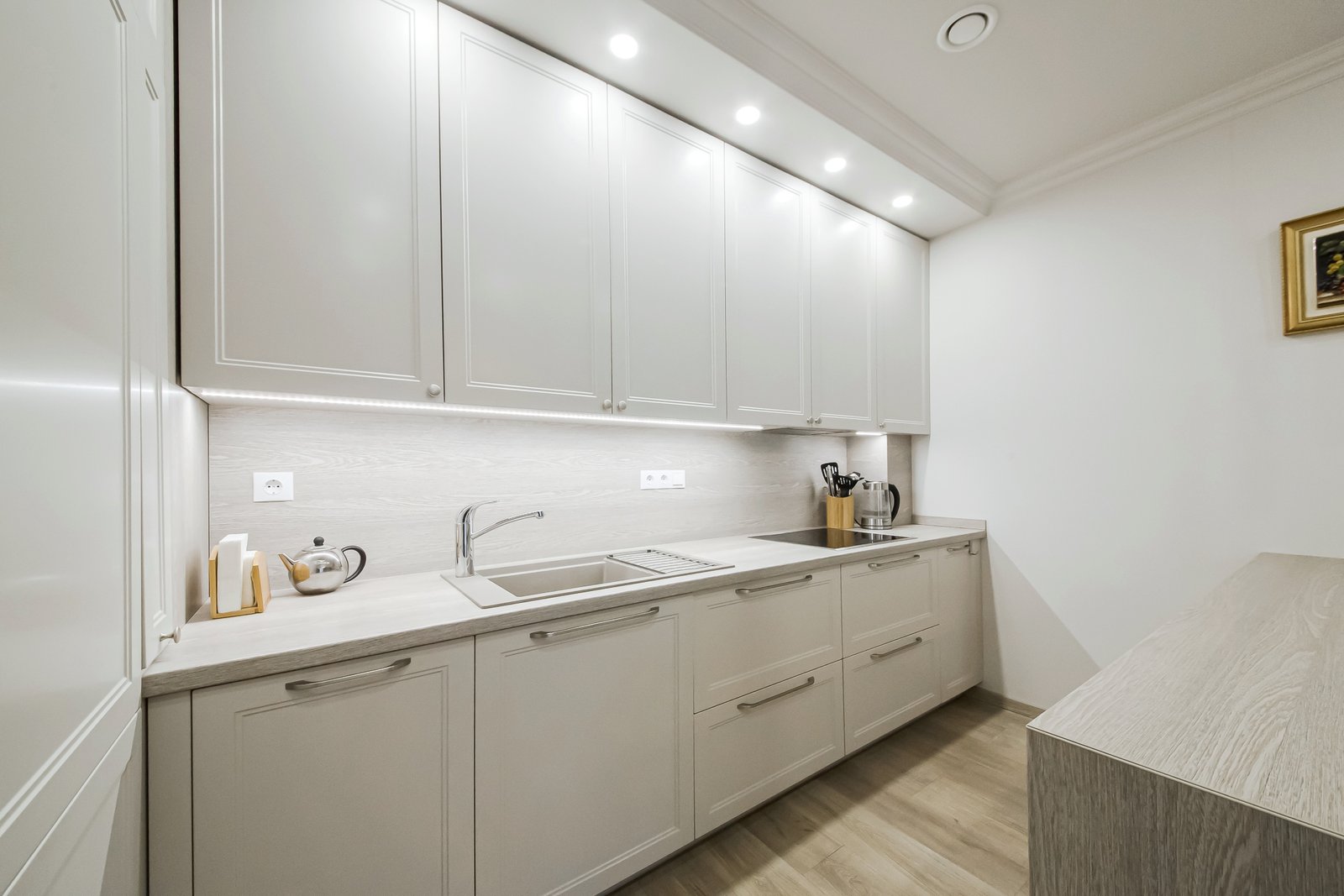 virtuve_s_baldaisb_013.jpgKLAISIKINIO STILIAUS BUTAS  VILNIIUJE (NAUJA STATYBA)