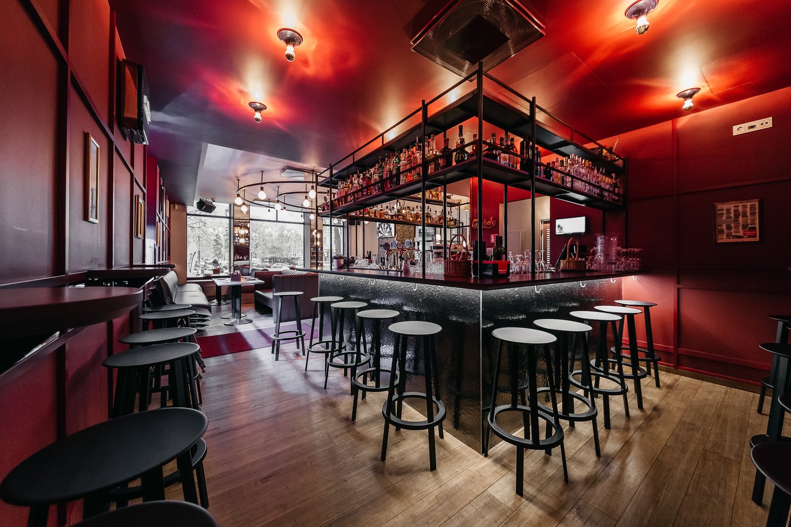 baldai_kavinemszsb_081.jpgPrekybiniai baldai