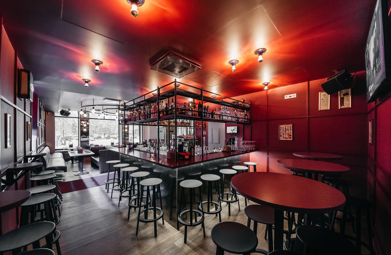 baldai_kavinemszsb_082.jpgPrekybiniai baldai