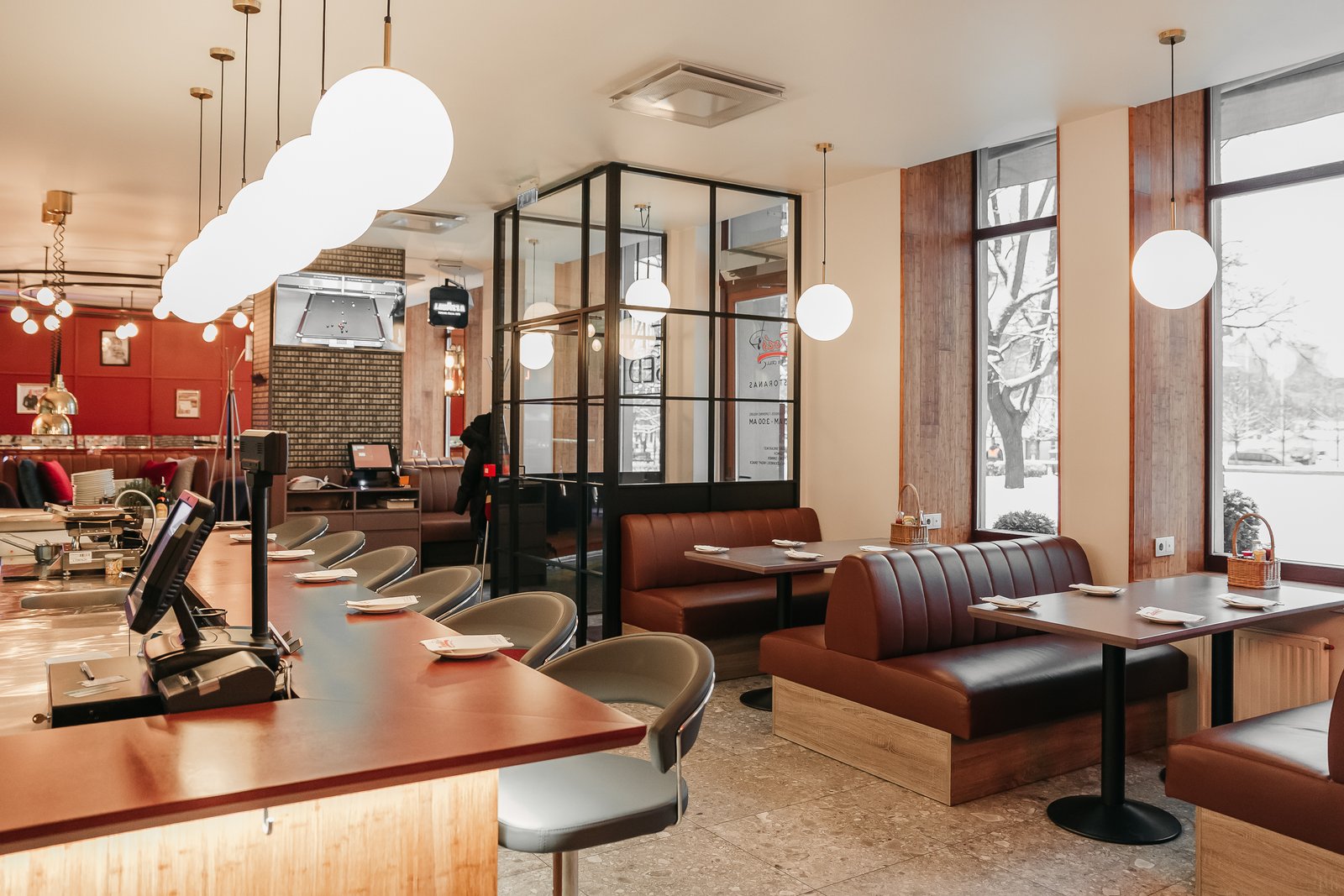 baldai_kavinemszsb_106.jpgPrekybiniai baldai