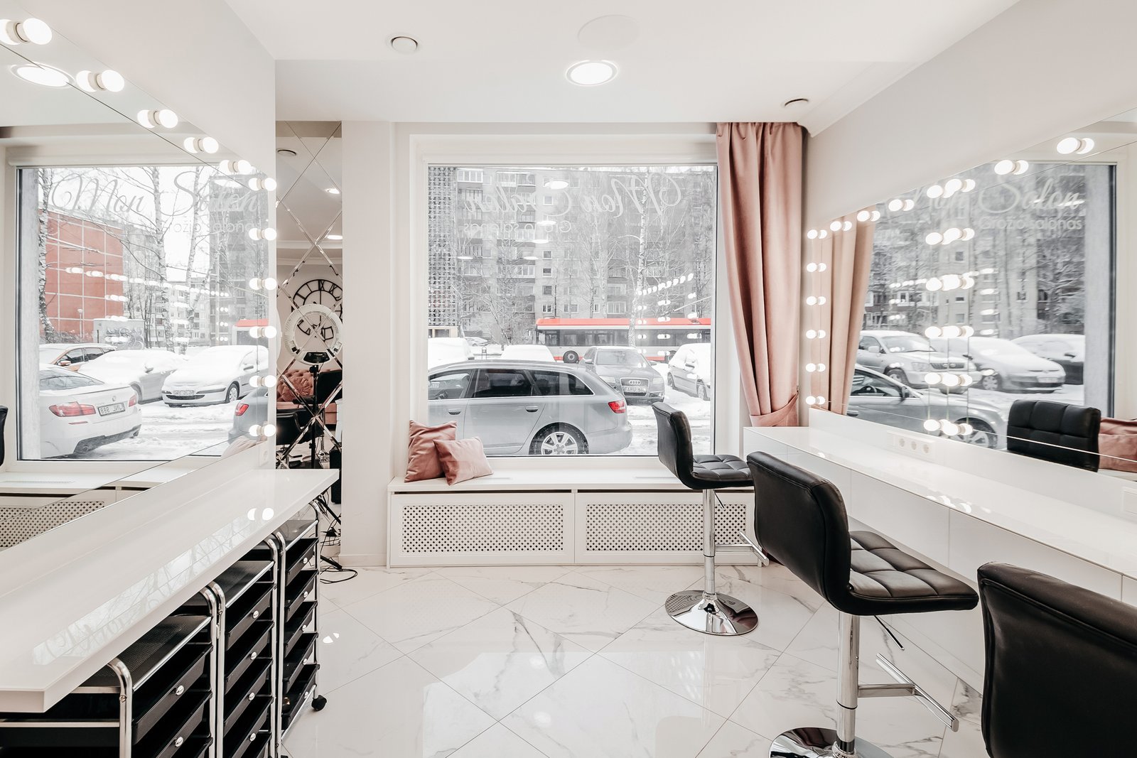 baldai_kirpyklomssb_052.jpgKomercinės patalpos