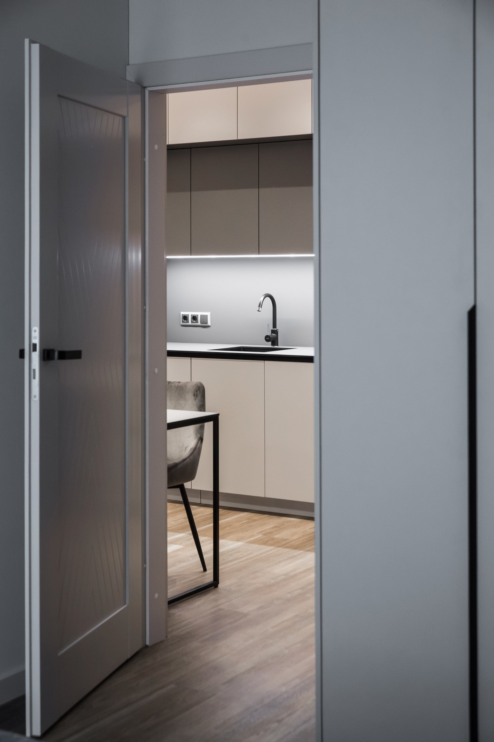 virtuve_s_baldai_vilniuje_butas_uz_upyje_2asb_089.jpgŠIUOLAIKINIO STILIAUS BUTAS VILNIUJE (NAUJA STATYBA)